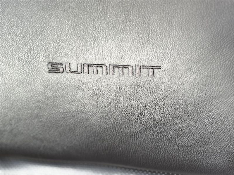 Jeep Grand Cherokee 3,0 CRD SUMMIT H&K awd záruka - fotka 38 z 42