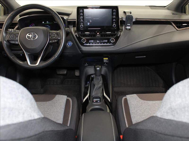 Toyota Corolla 2,0 HEV 135kW TREK 64tkm.ČR - fotka 8 z 28