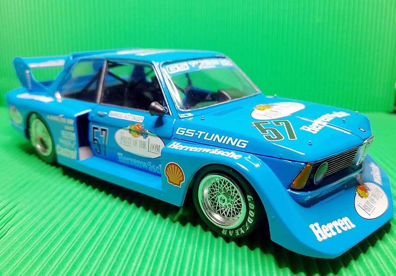 Model vozu BMW 320Gr.5 v měřítku 1:24 od firmy Italeri připomíná tragický osud talentovaného rakouského závodníka.