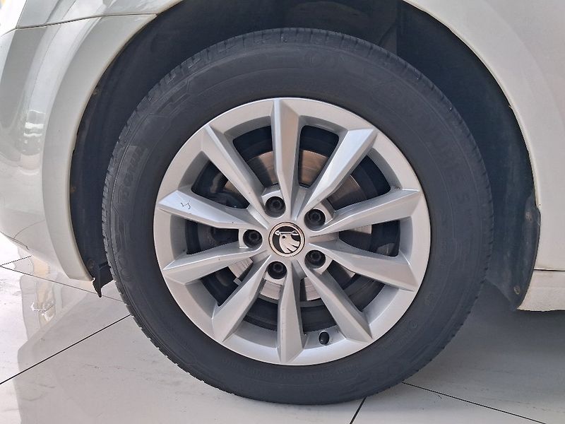 Škoda Octavia 1.6TDI 66kW 2015 - fotka 7 z 14