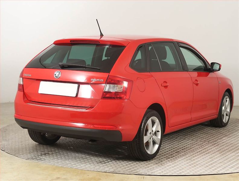 Škoda Rapid (2013) Spaceback 1.2 TSI, ČR,1.maj - fotka 5 z 17