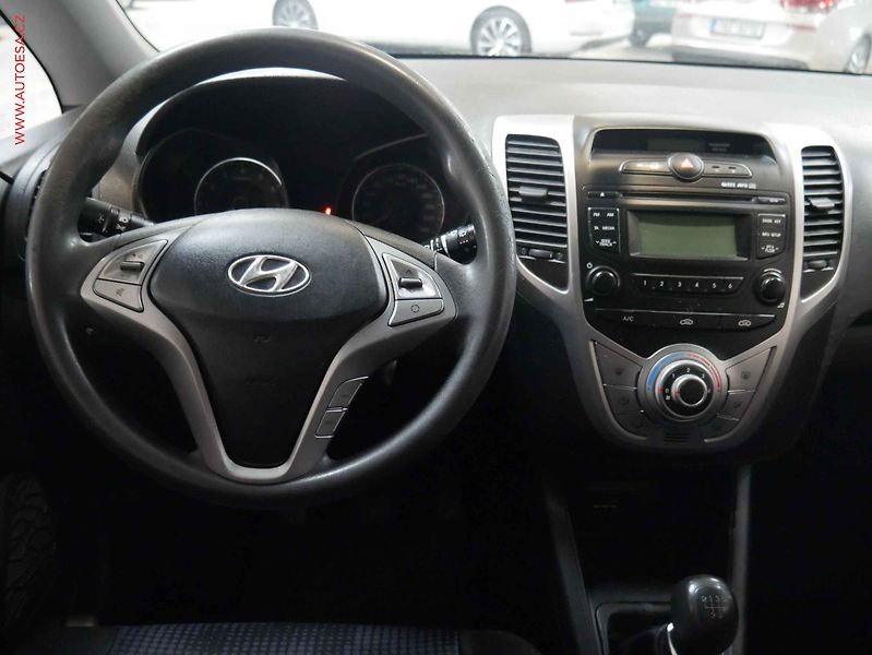 Hyundai ix20 (2011) 1.4i, ČR, AC, park.asist - fotka 13 z 17