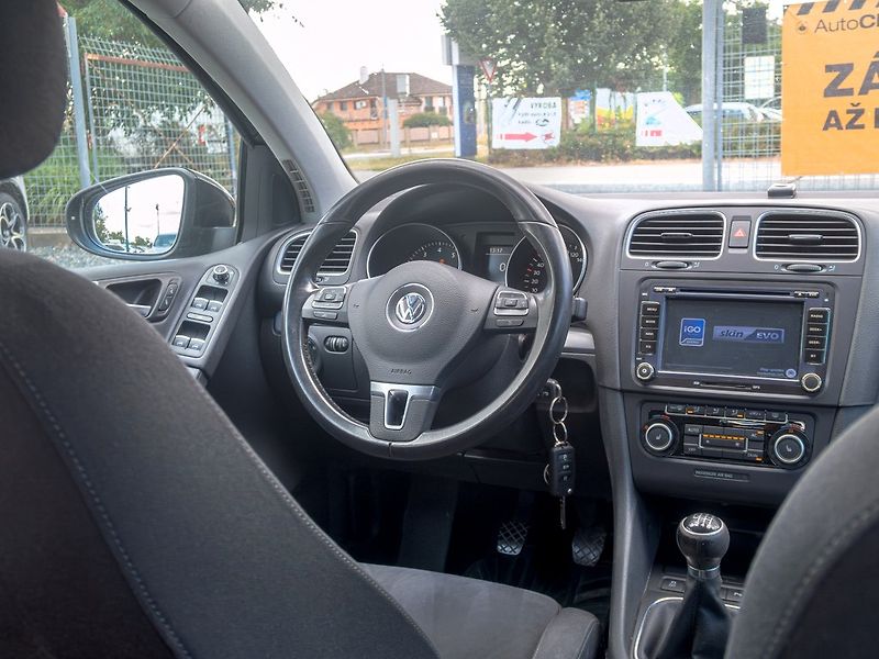 Volkswagen Golf (2011) 1.4TSI 90KW – PO SERVISU - fotka 13 z 48