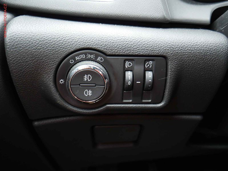 Opel Astra (2013) 1.4T, ČR, Klima - fotka 19 z 19