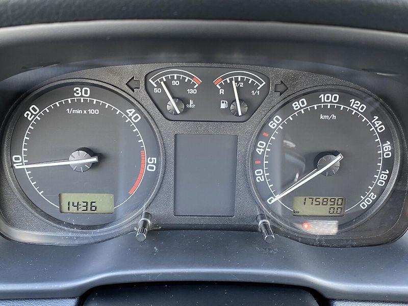 Škoda Octavia 1,9 SDI 50 kW Ambiente - fotka 9 z 22