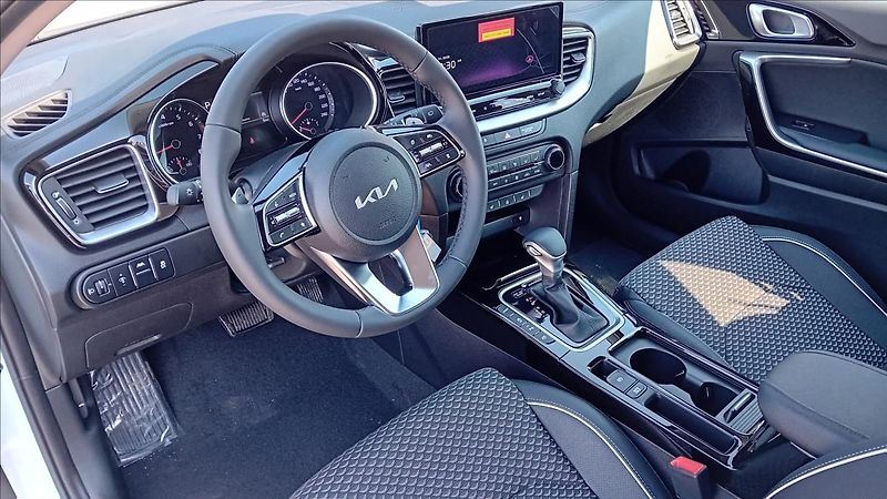 Kia XCeed 1,6 T-GDi 7DCT EXCLUSIVe - fotka 5 z 5