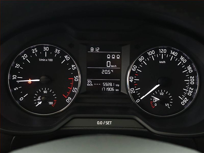 Škoda Octavia (2015) Ambition 1.6 TDI, Tempomat - fotka 9 z 14