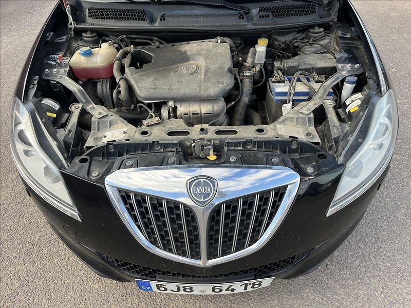 Lancia Delta 1,4 i 110 KW KLIMA ALU STK9/28 - fotka 28 z 35