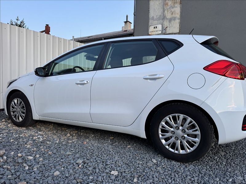 Kia Ceed 1,6 GDI 99kW tempomat původ ČR - fotka 18 z 50