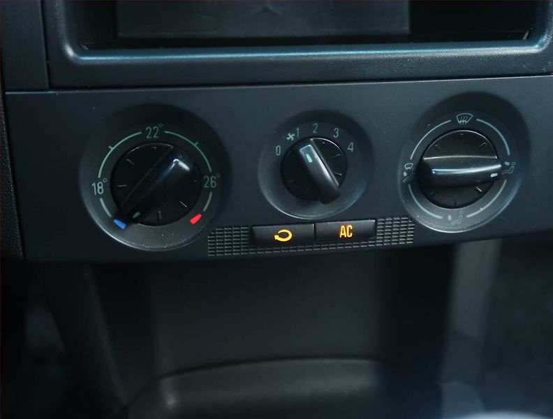 Škoda Fabia (2006) 1.2 12V, Serv.kniha, po STK - fotka 15 z 18