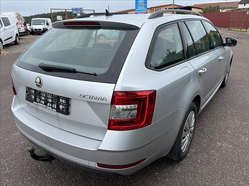 Škoda Octavia 1,6 TDi KLIMA TAŽNÉ SERVIS - fotka 6 z 34