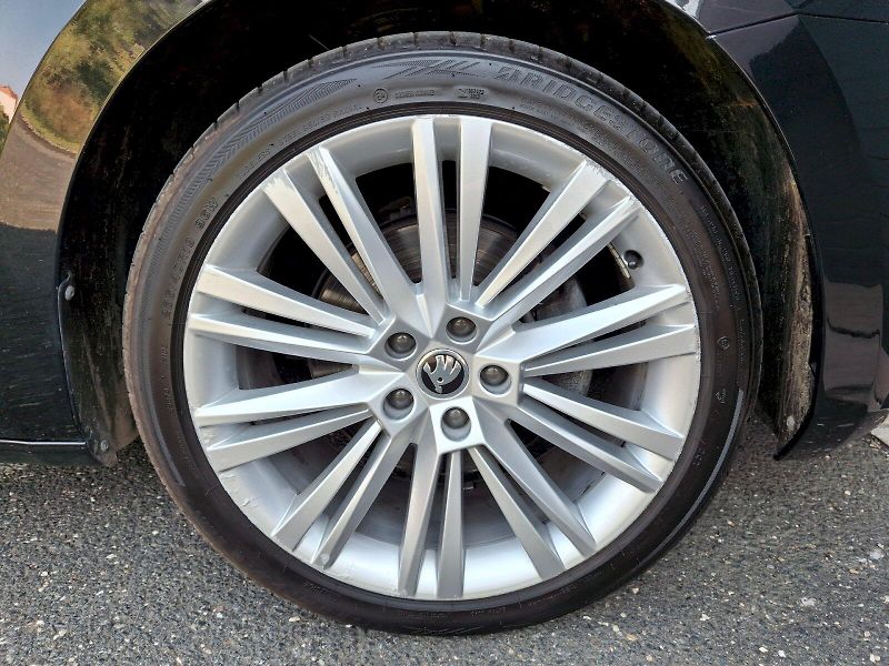 Škoda Superb (2022) Style Plus Top DSG 2,0TSi 140k - fotka 35 z 35
