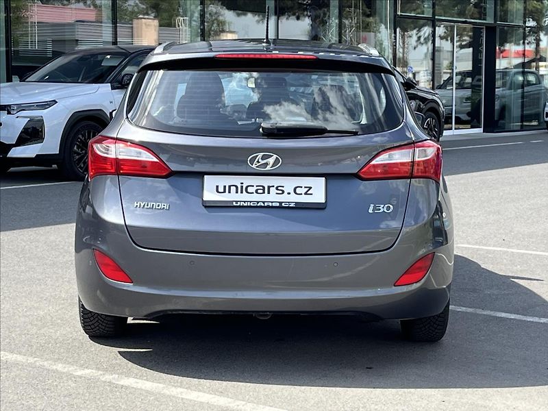 Hyundai i30 1,6 i  Trikolor Komfort - fotka 6 z 22