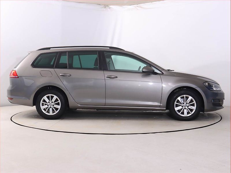Volkswagen Golf (2015) 1.6 TDI, Serv.kniha, Tempomat - fotka 6 z 20