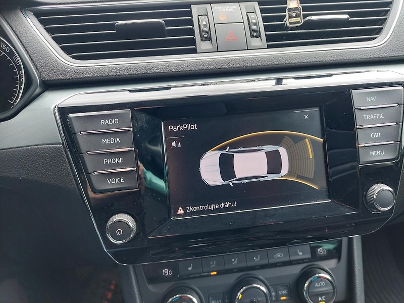 Škoda Superb (2016) III. 2.0TDi Style - fotka 33 z 37