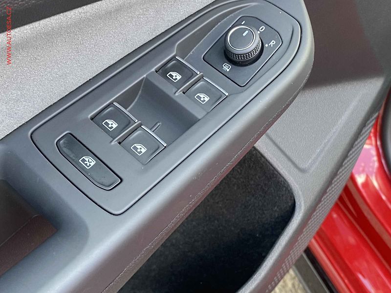 Volkswagen Golf (2023) 1.5 TSi, ČR, LED, navi, park - fotka 11 z 19