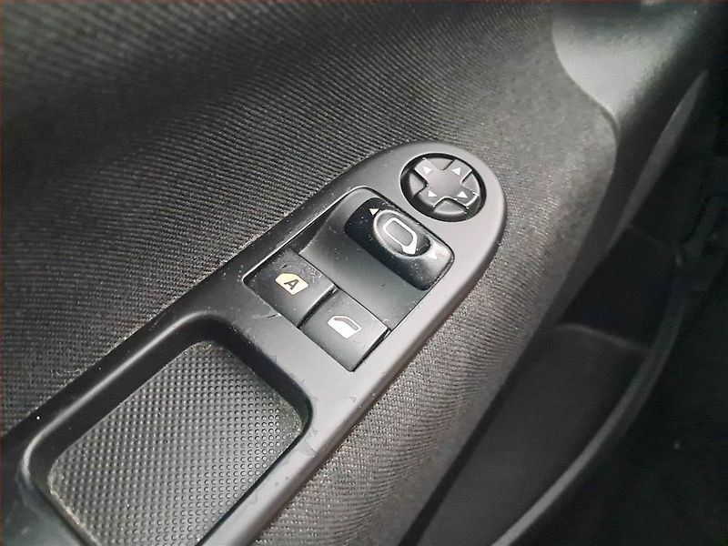Peugeot 207 (2010) 1.4 VTi, po STK, zamluveno - fotka 17 z 17