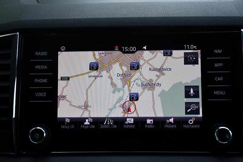 Škoda Karoq 1.6TDi STYLE TAŽNÉ 2xPNEU ČR - fotka 31 z 37