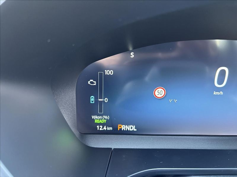 Ford Kuga 2,5 HEV 111kW Blue Cruise - fotka 29 z 49