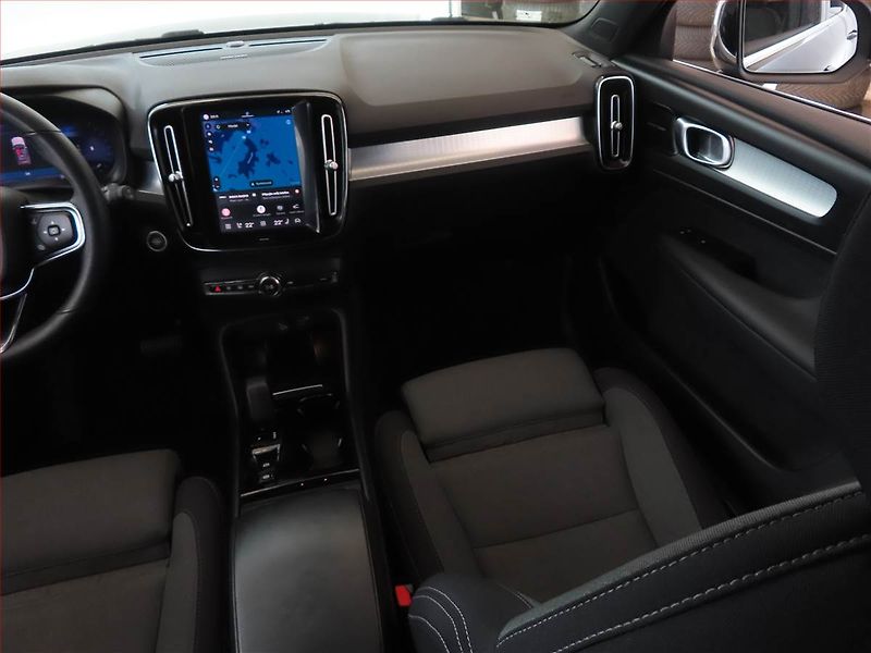 Volvo XC40 (2022) Inscription B3 - fotka 8 z 14