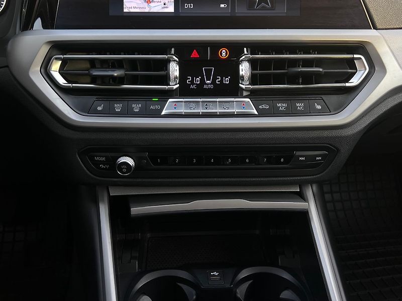 BMW Řada 3 318d-SPORT-LINE 360 KAMERA - fotka 30 z 48