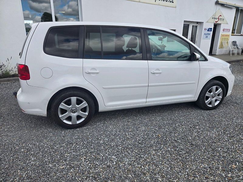 Volkswagen Touran (2012) 2.0 TDI DSG - fotka 2 z 20