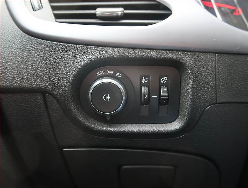 Opel Astra (2019) 1.6 CDTI, Tempomat - fotka 16 z 18