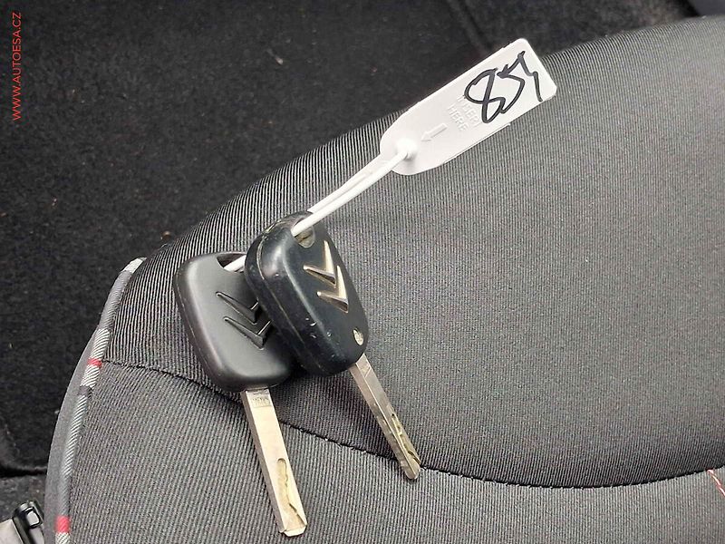 Citroën C1 (2011) 1.0i, Selection, AC - fotka 15 z 15
