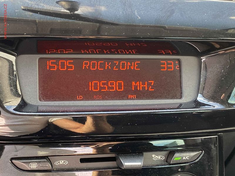 Citroën C3 (2011) 1.4i, ČR, AC, park. čidla, - fotka 15 z 17