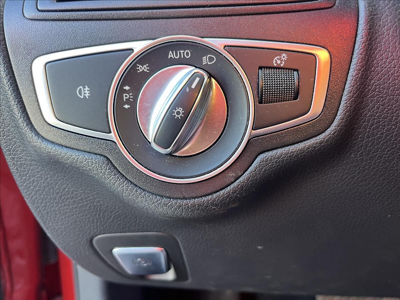 Mercedes-Benz Třídy C 2,1 250d 150KW 4MATIC LED DPH - fotka 29 z 50
