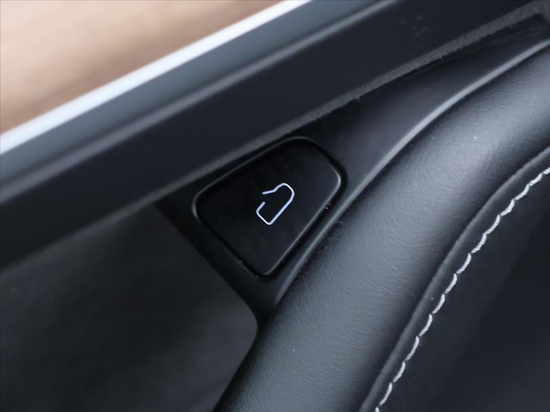 Tesla Model 3 Long Range 75kWh AWD sOH 93,2% - fotka 16 z 32