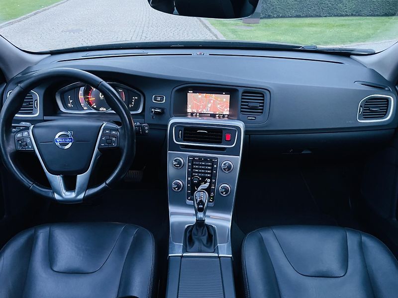 Volvo V60 2.4D4 5V AUTOMAT KAMERA TAŽNÉ - fotka 23 z 46