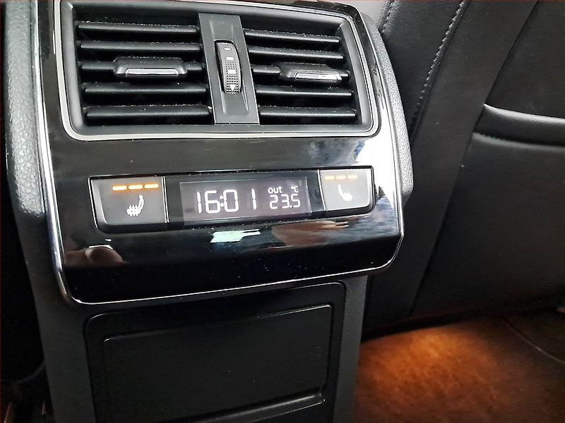 Škoda Superb (2016) 2.0 TDI, Automat, Kůže, Navi - fotka 19 z 20