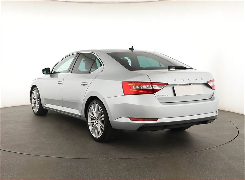 Škoda Superb (2021) 2.0 TSI - fotka 4 z 19