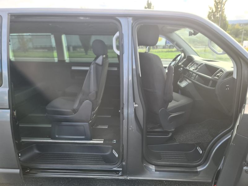 Volkswagen Multivan (2016) T6 2.0 TDi 110-KW DSG POSTEL S - fotka 11 z 35