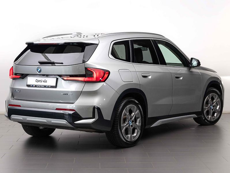 BMW iX1 xDrive30 - fotka 5 z 21