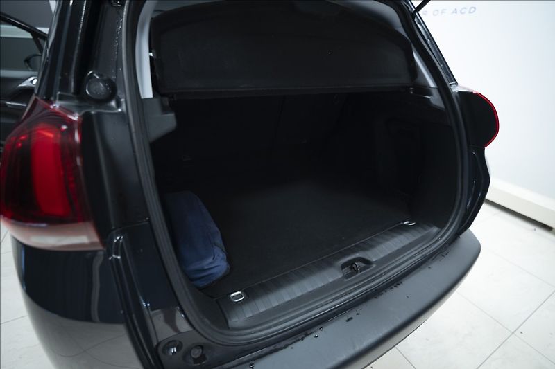 Peugeot 2008 1,2 i 1. AUT. AC VÝHŘEV 1. MAJ - fotka 34 z 36