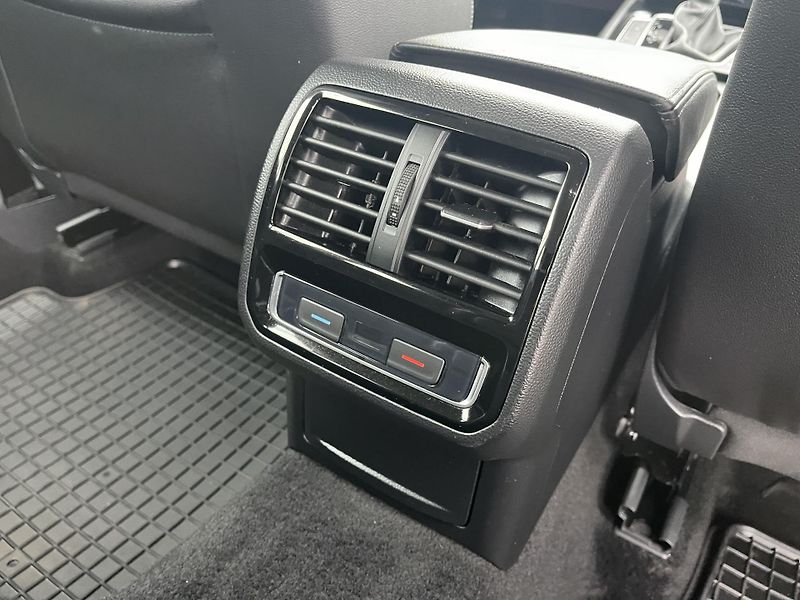 Volkswagen Passat 2.0TDi DSG 4x4 ELEGANCE-DPH-ČR - fotka 32 z 46