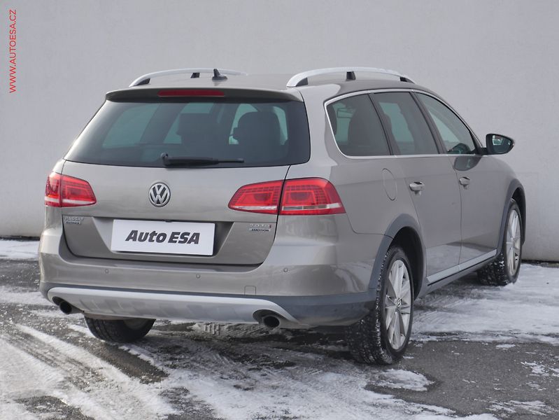 Volkswagen Passat (2013) 2.0 TDi 4x4, ČR, DSG, kůže - fotka 4 z 23