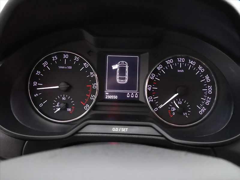 Škoda Octavia 1,6 TDI 81 kW JOY Aut.klima - fotka 15 z 24