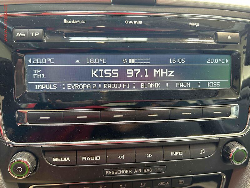 Škoda Superb (2012) 2.0 TDI 4x4, ČR, DSG, výhřev - fotka 12 z 15