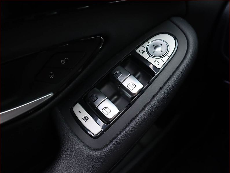 Mercedes-Benz Třídy C (2018) Classic C 220 d 4MATIC - fotka 18 z 21