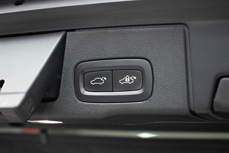 Volvo XC60 D5 AWD INSCRIPTION DPH*ČR 1.M* - fotka 42 z 44