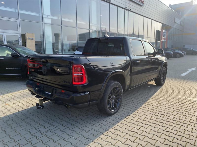 Dodge RAM (2025) 3,0 R6  Limited Night - fotka 3 z 16