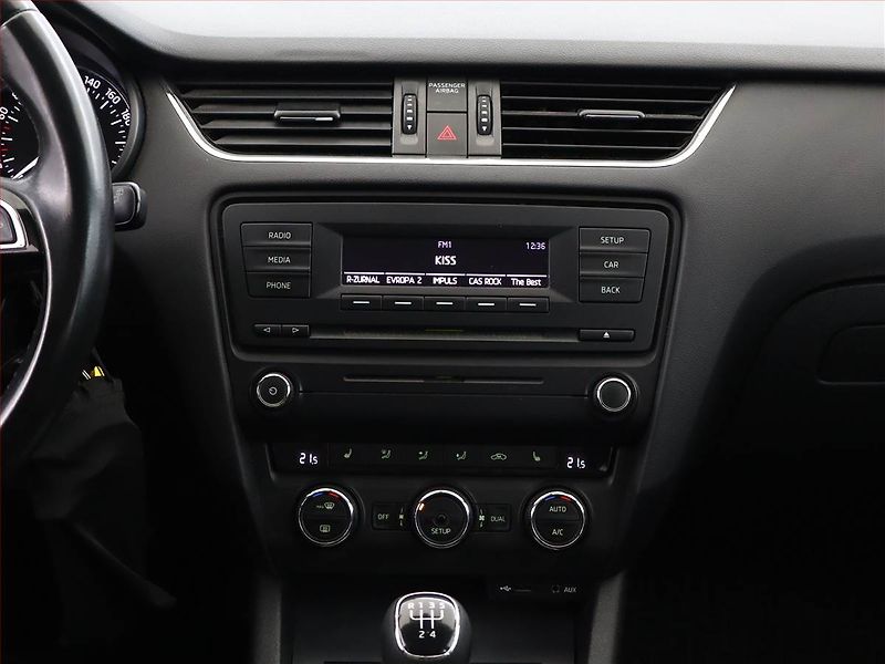 Škoda Octavia (2014) Elegance 1.6 TDI, Serv.kniha - fotka 9 z 14