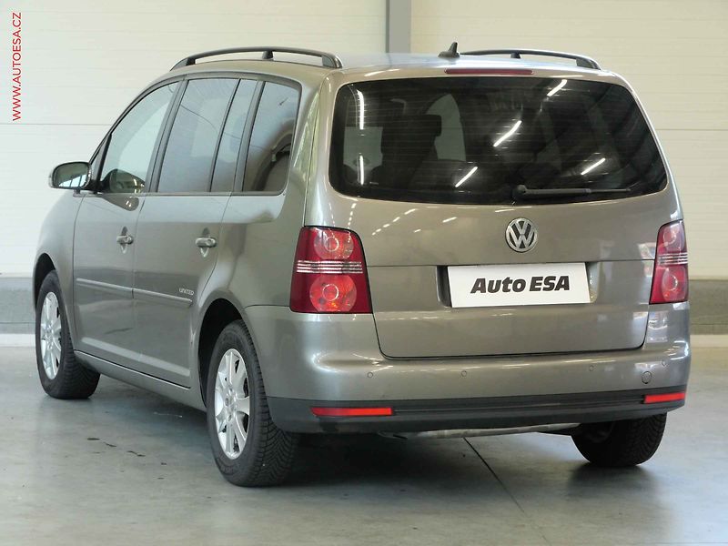 Volkswagen Touran (2008) 1.6i - fotka 6 z 22