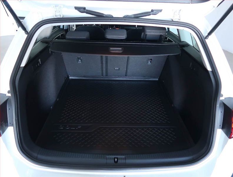Volkswagen Golf (2020) Comfortline 1.5 TSI, ČR,1.maj - fotka 13 z 16