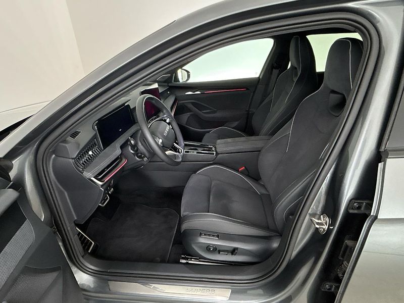 Škoda Superb Sportline,nez.top. - fotka 7 z 31