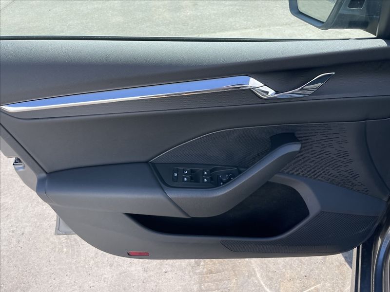 Škoda Octavia 2,0 TDI DSG Combi Style Plus - fotka 14 z 23