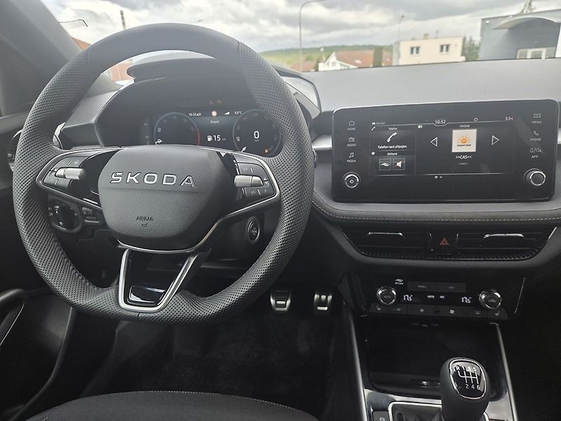 Škoda Fabia Dynamic 1,0TSI 85kW - fotka 10 z 15